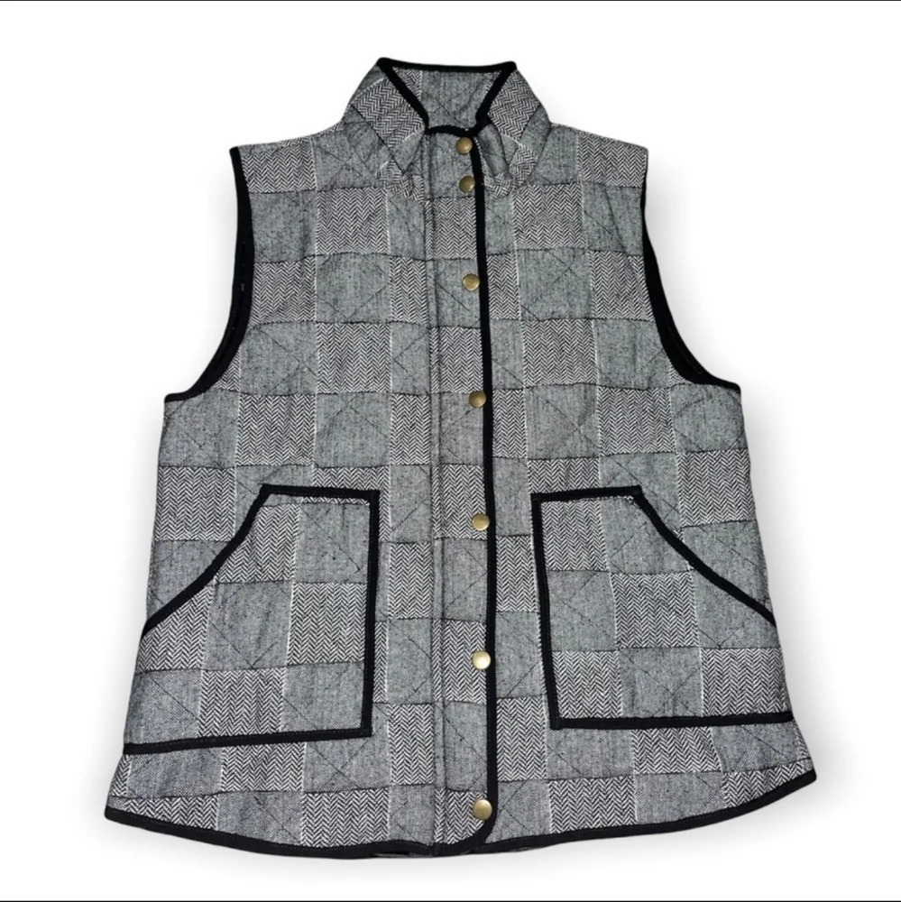 Blue Rain Black and White Quilted Vest.Size M